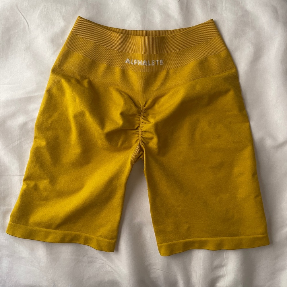Alphalete amplify biker shorts 💛